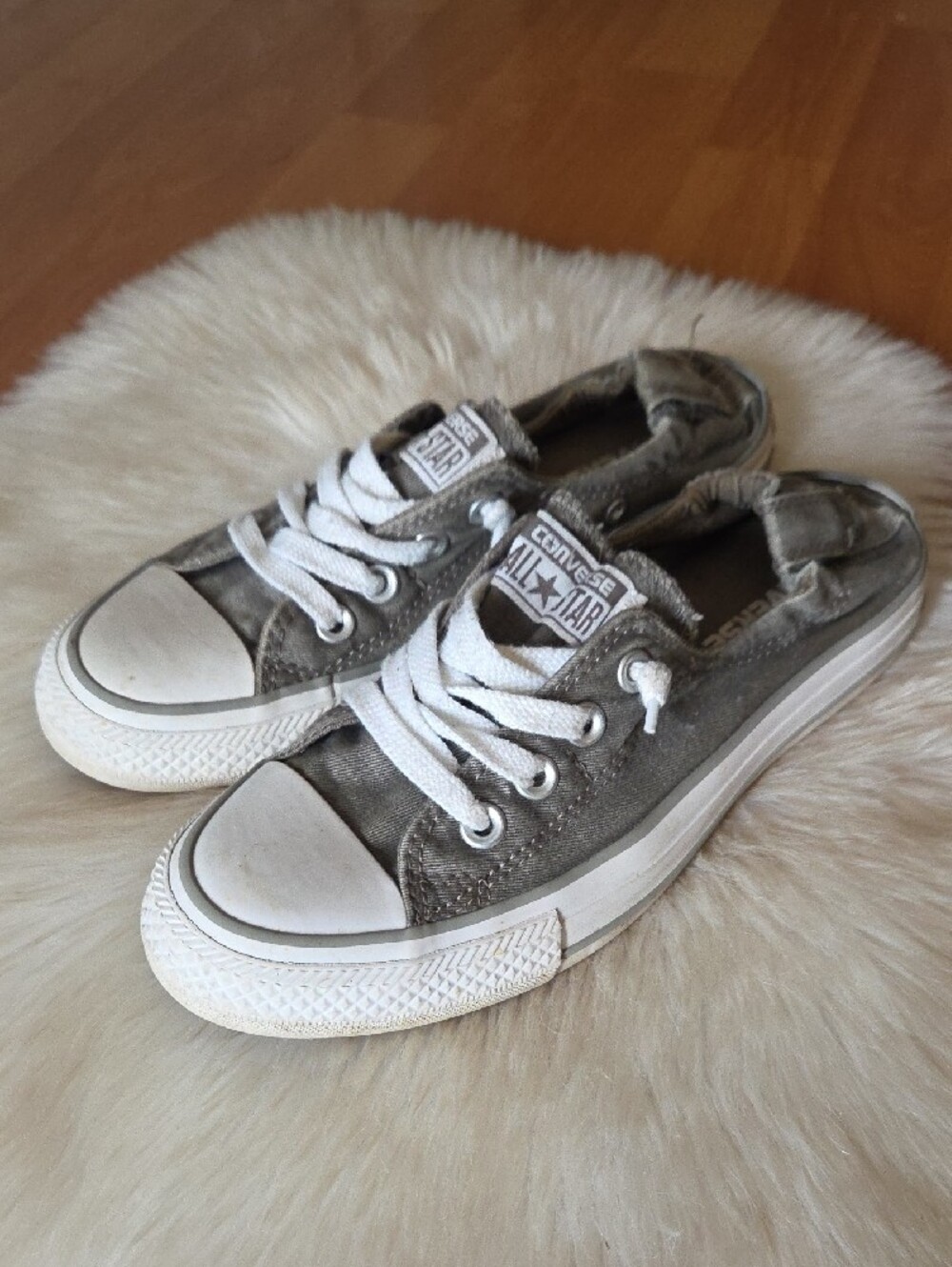 Converse Womens Low Top Sneakers in Gray with White Size 7